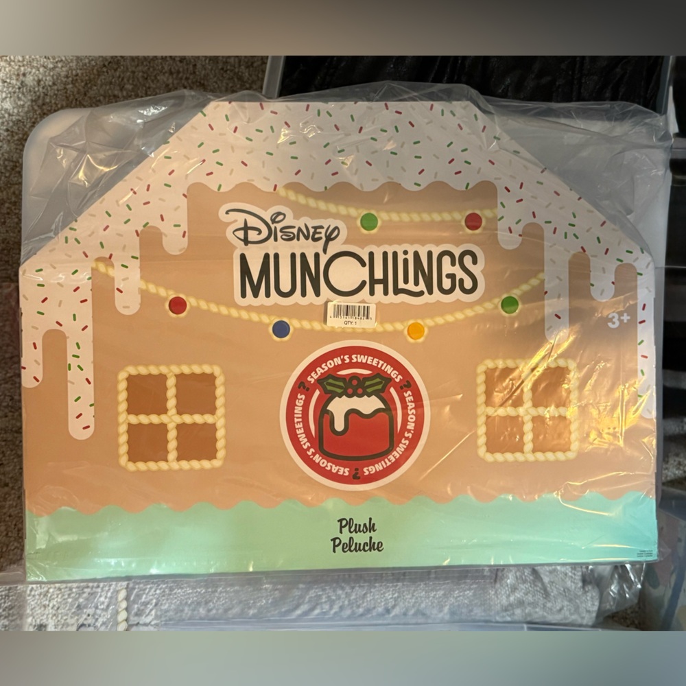 NIB Disney Munchlings Season's Sweetings 12-Day Advent Calendar